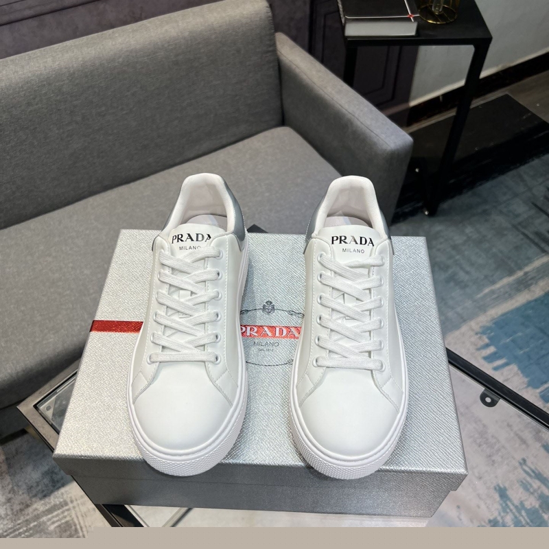 Pra*a casual shoes